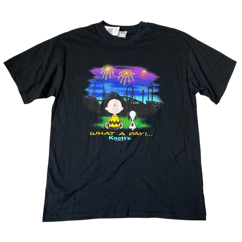 Knott's Berry Farm Peanuts Tshirt Men L Black Charlie Brown Snoopy Firework NWT